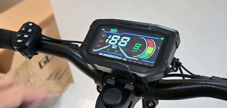 Close-up shot of the Glidezone GD83 smart LCD display power-on screen showing speed and battery indicators.