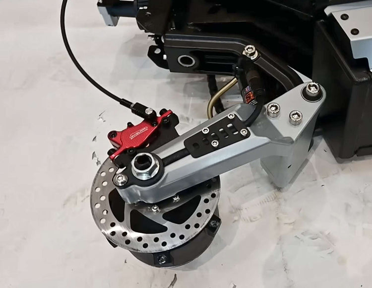 Close-up of the high-torque 2800W quick-release hub motor wheel design on Glidezone GD83.